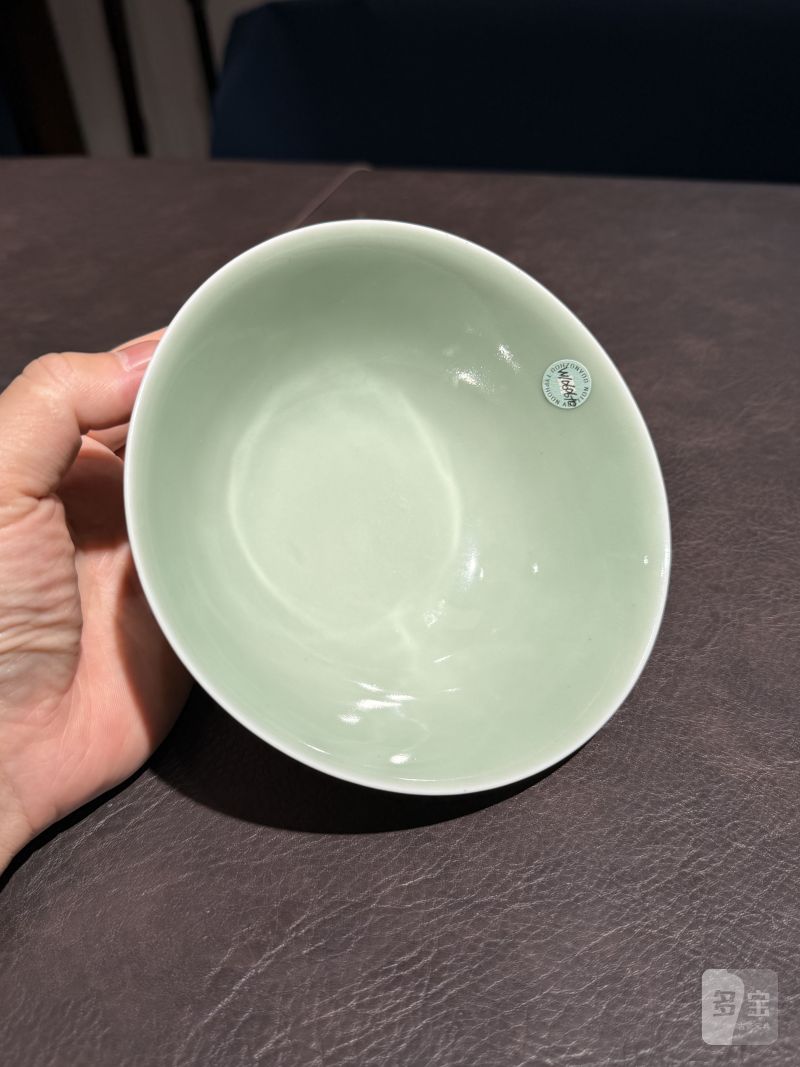 清嘉庆 青釉暗刻皮球花卉纹碗 - 图8